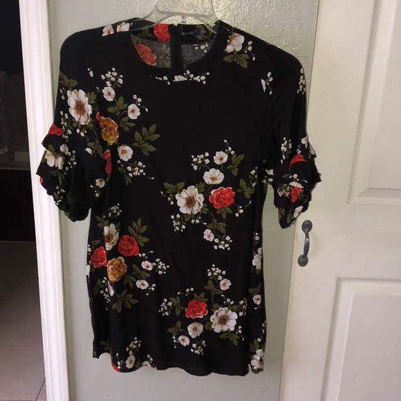 Boohoo Petite Dresses & Skirts - Boohoo Petite Floral Dress
